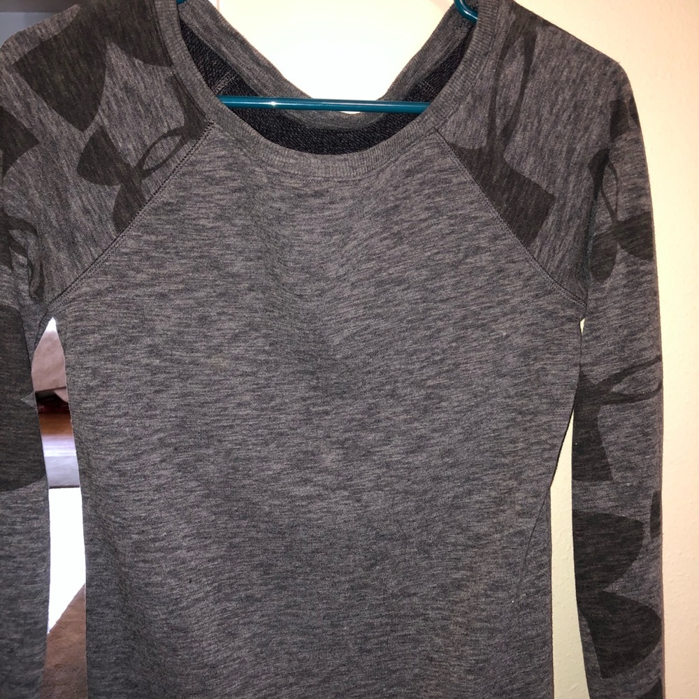 Women’s Under Armour long sleeve